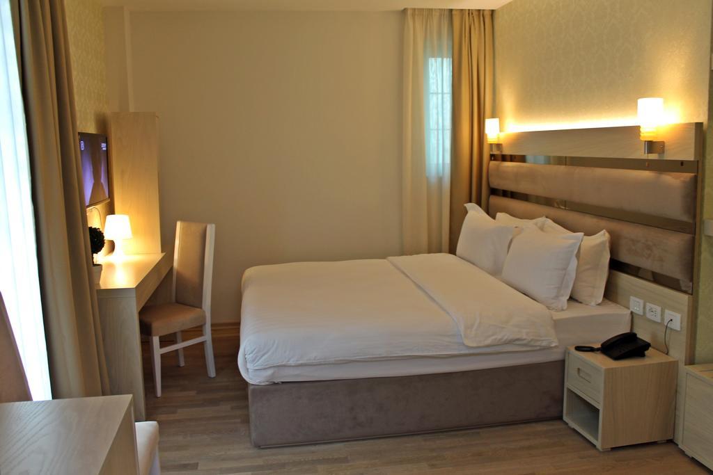 Capital Bruci 3* Tirana